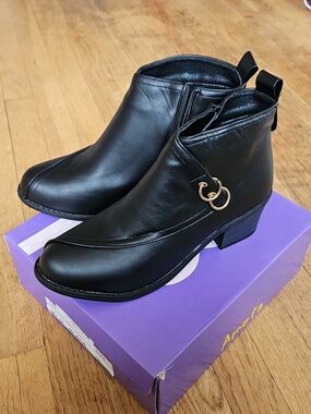 NIB Black Ankle Boot 10